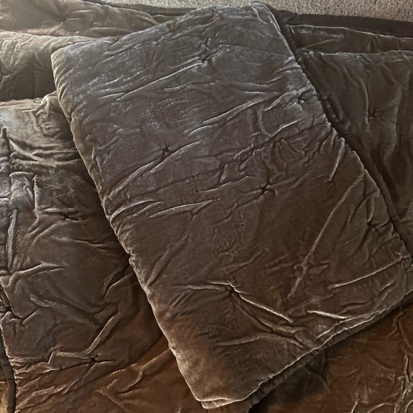 Opalhouse brown velvet king comforter with 2 standard shams - Picture 2 of 4